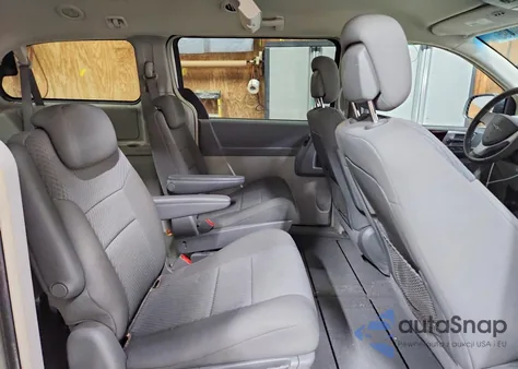 2010 Chrysler Town & Country Touring from USA, damaged, VIN 2A4RR5D18AR391915